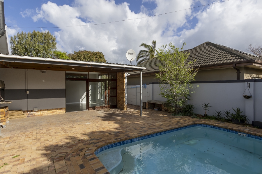 To Let 4 Bedroom Property for Rent in Lochnerhof Western Cape